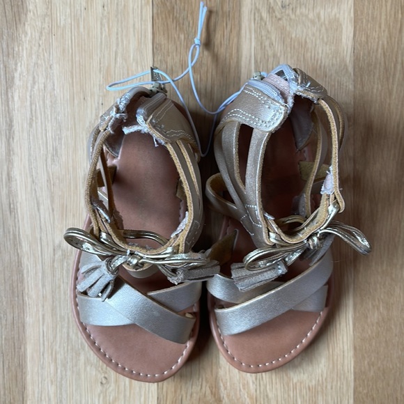 NWOT Gold Toddler Gladiator Sandals size 7 - Picture 4 of 5